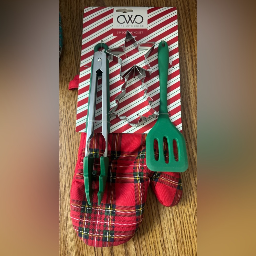 Holiday five piece baking set 9” tongs silicone turner cookie cutters,oven mitt